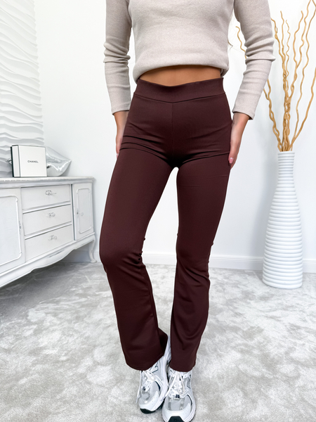 Czekoladowe ocieplane prążkowane spodnie Caro