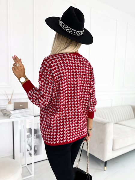 Czerwony sweter w pepitkę