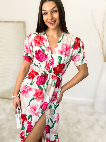 Różowa sukienka z rozcięciem w kwiaty Lily