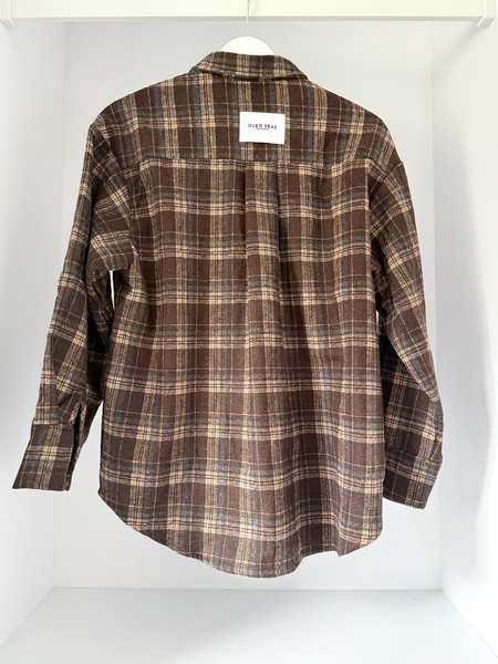 Brązowa koszula w kratkę