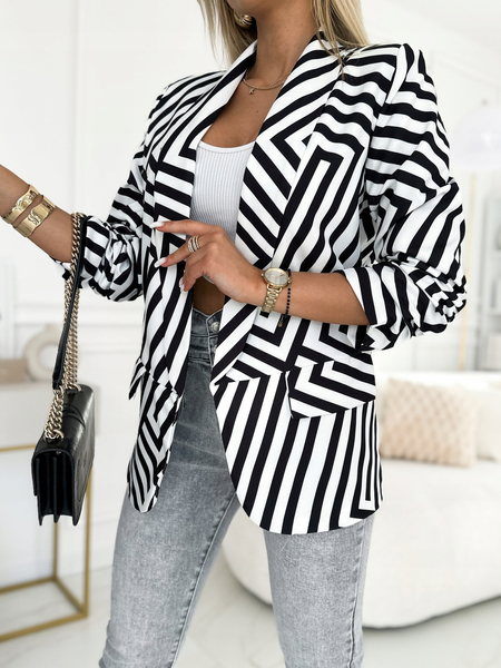 Biało-czarna marynarka z wzorem w paski