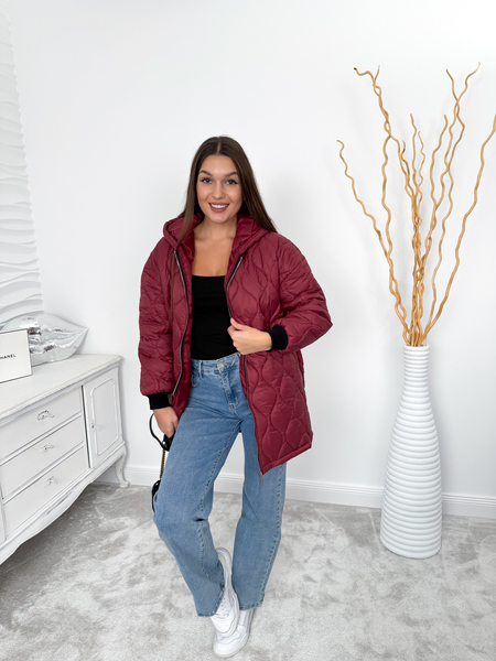 Bordowa kurtka pikowana z kapturem