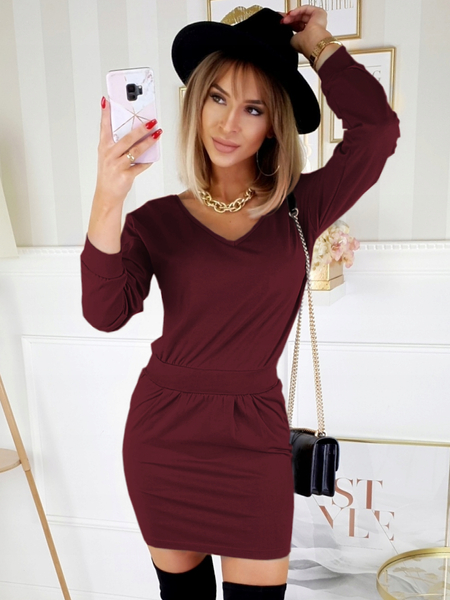 Bordowa dresowa sukienka dekolt serek