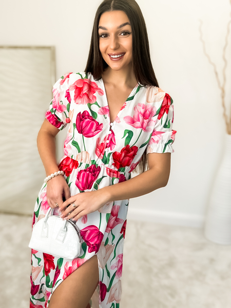 Różowa sukienka z rozcięciem w kwiaty Lily