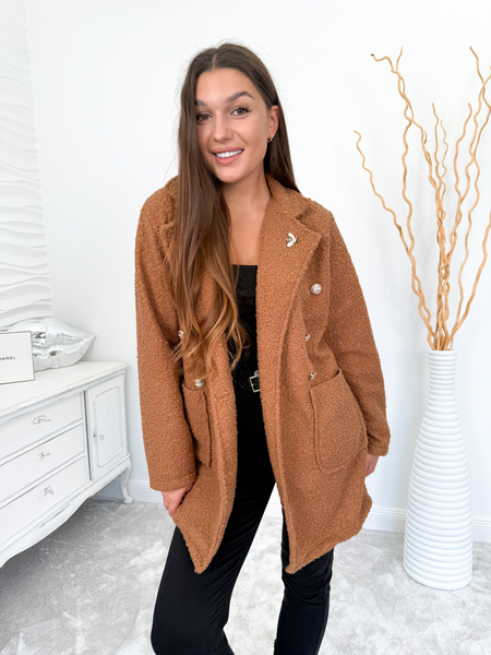 Karmelowy krótszy płaszcz baranek Bee