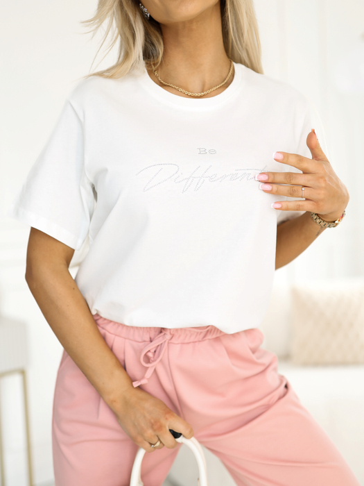 Ecru t-shirt z napisem " Be different"