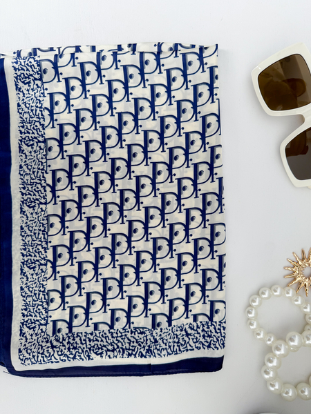 Niebiesko - beżowa apaszka wzór litery