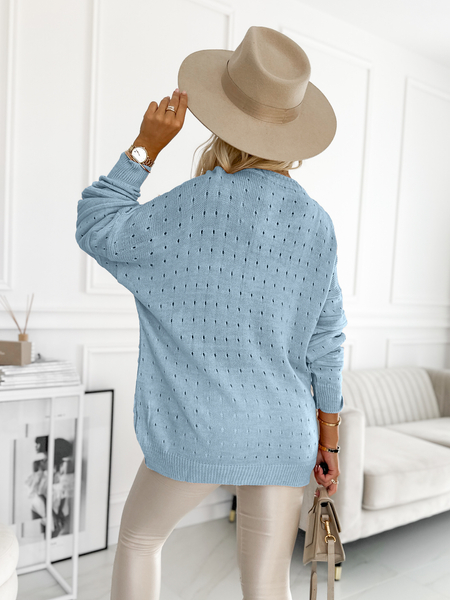 Błękitny luźny sweter w ażurowe wzory Eden