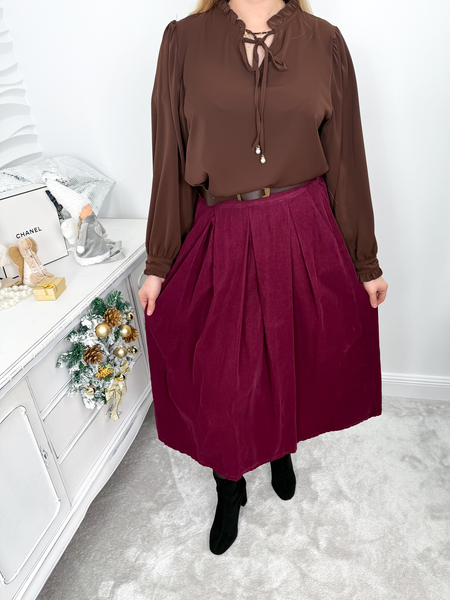 Burgundowa rozkloszowana spódnica sztruksowa