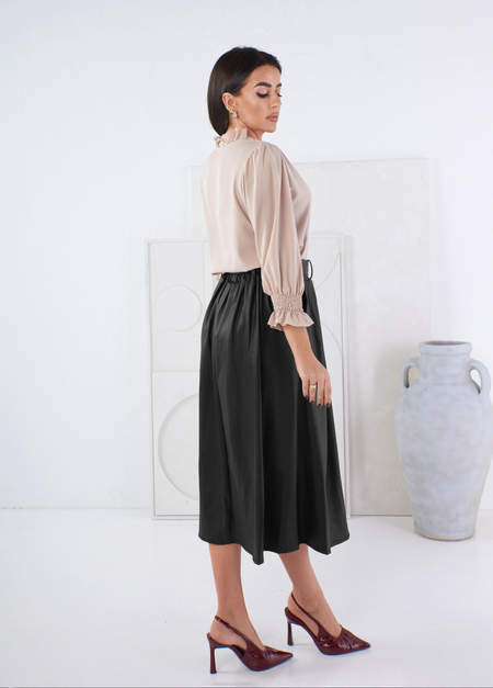 Czarna spódnica skórzana z paskiem