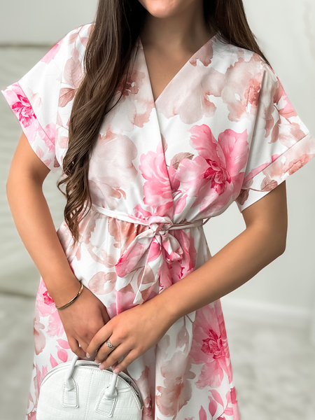 Różowa sukienka midi w kwiaty April