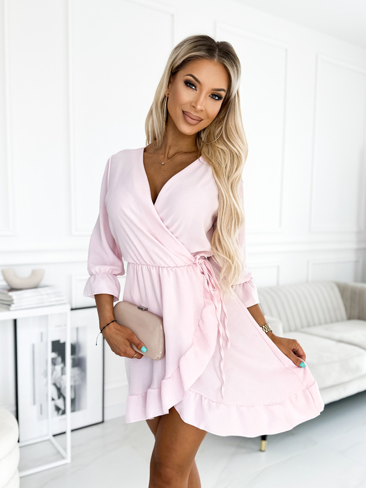 Blady róż sukienka z falbaną i kopertowym dekoltem Nicole