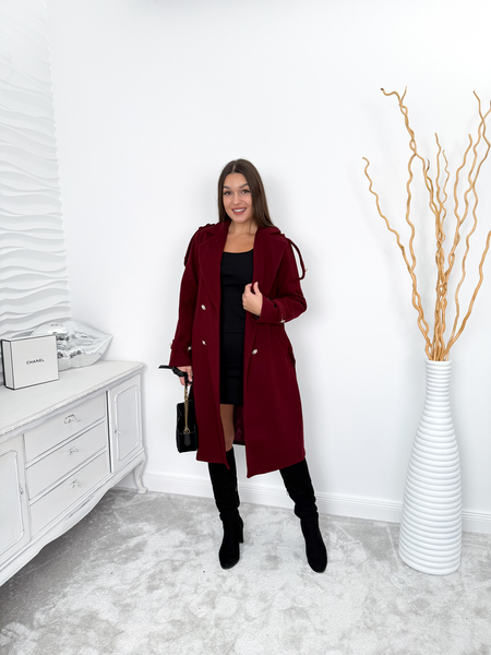 Bordowy płaszcz jodełka z paskiem