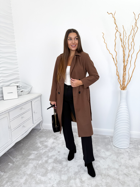 Cappuccino klasyczny płaszcz z paskiem
