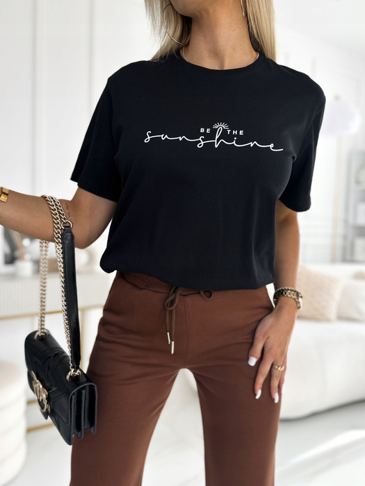 Czarna bluzka z napisem "Sunshine"