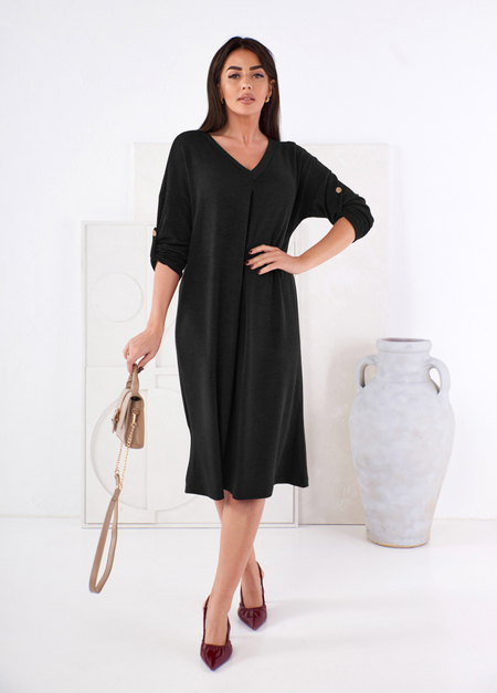 Czarna dzianinowa sukienka oversize z podwijanymi rękawami