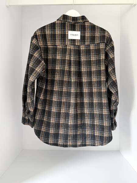 Czarna koszula w kratkę