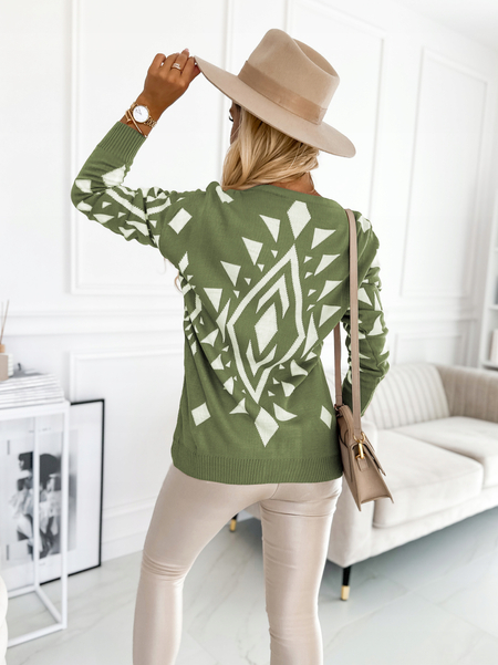 Oliwkowy sweter na guziki w geometryczne wzory