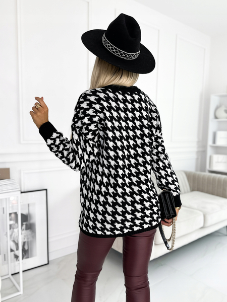 Biało-czarny sweter w pepitkę