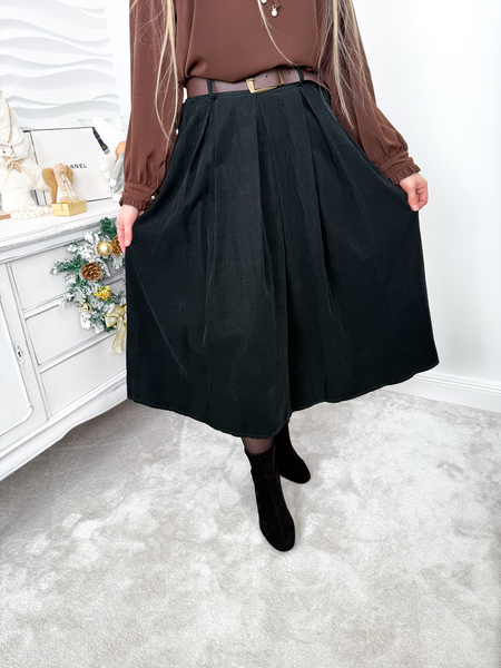 Czarna rozkloszowana spódnica sztruksowa