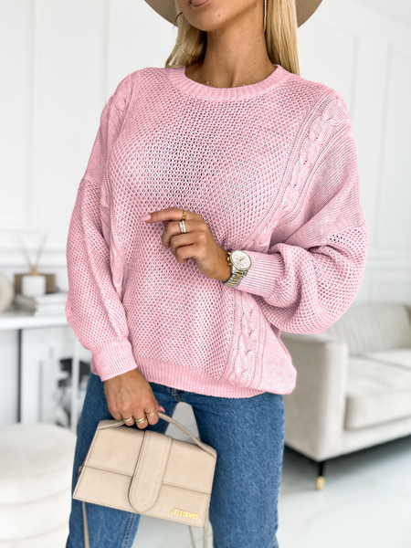 Różowy lekki sweter ze splotem