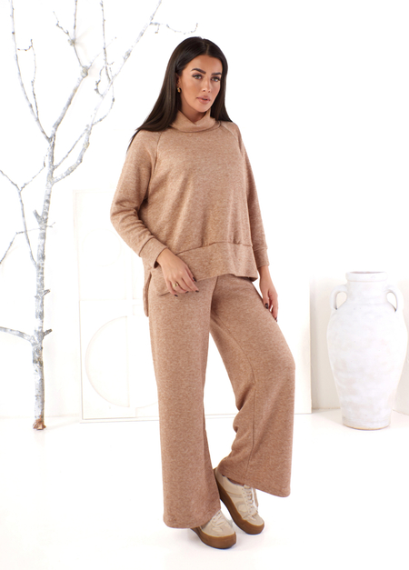 Beżowy dzianinowy komplet dresowy