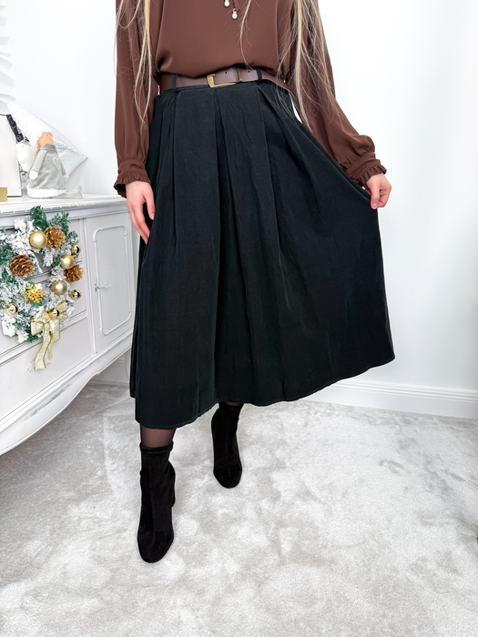 Czarna rozkloszowana spódnica sztruksowa