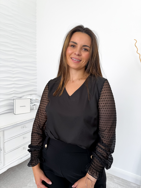 Czarna bluzka z tiulowymi rękawami w kropki Linnea