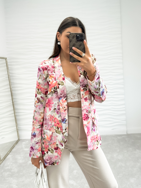 Śmietankowa biel marynarka w różowe kwiaty Gloria