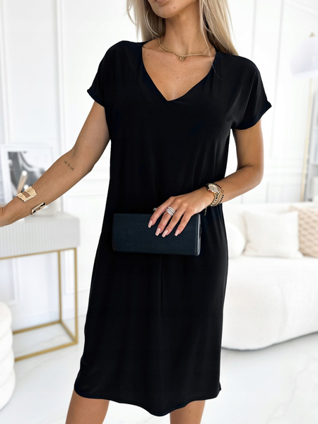 Czarna sukienka z koronką na plecach