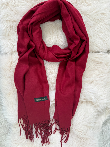Bordowy szalik z frędzlami