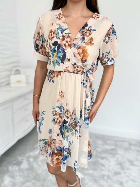 Wielobarwna elegancka sukienka w kwiaty Cornelia