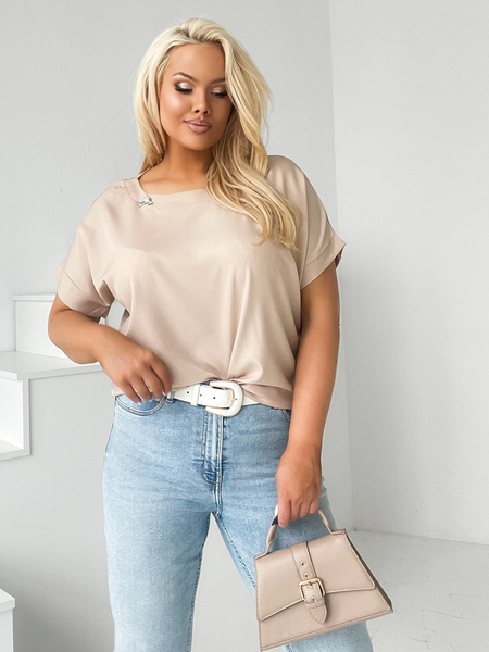 Beżowa bluzka z ozdobną broszką Fiorella