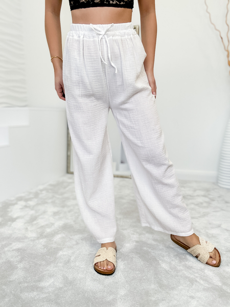 Białe luźne spodnie muślinowe